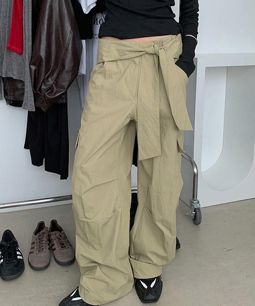 c.u.l(シーユーエル)の「ウエストリボンデザイン ワイドカーゴパンツ culw775(チノパンツ・レディース・ベージュ・L/M)」の1枚目の写真