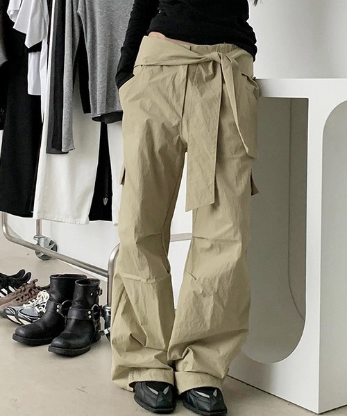 c.u.l(シーユーエル)の「ウエストリボンデザイン ワイドカーゴパンツ culw775(チノパンツ・レディース・ベージュ・L/M)」の2枚目の写真