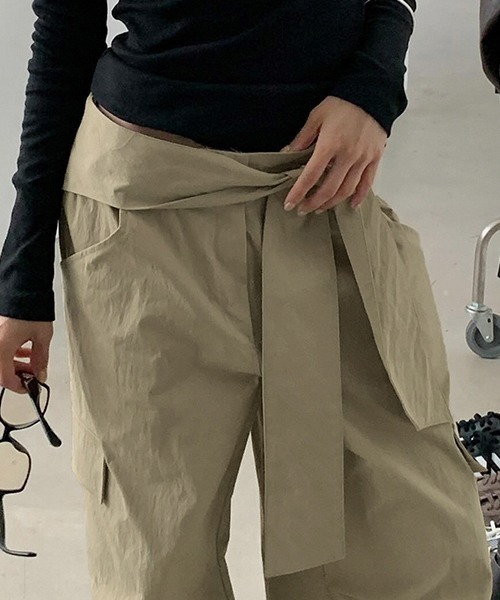 c.u.l(シーユーエル)の「ウエストリボンデザイン ワイドカーゴパンツ culw775(チノパンツ・レディース・ベージュ・L/M)」の5枚目の写真