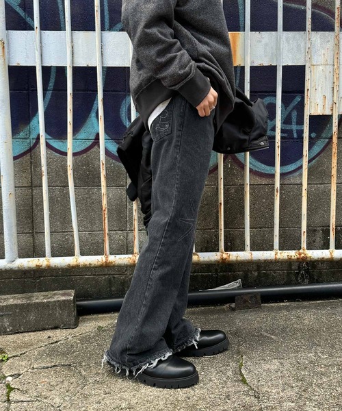 SENSE OF PLACE by URBAN RESEARCH（センスオブプレイスバイアーバンリサーチ）の「『別注』SHUHEI KOKI×SENSE OF PLACE　フレアデニム（デニムパンツ・メンズ・ブラック/インディゴブルー・LARGE/MEDIUM）」の6枚目の写真