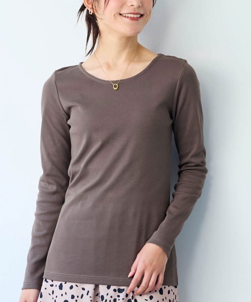 SMILE LAND（スマイルランド）の「＜大きいサイズ＞UVカット綿１００％フライス素材クルーネックＴシャツ（Tシャツ/カットソー・レディース・ネイビー/グレイッシュベージュ/ブラック/オフホワイト/ライム/チャコールグレー/ブラウン・4L/3L/L/5L/LL）」の4枚目の写真