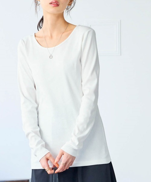 SMILE LAND（スマイルランド）の「＜大きいサイズ＞UVカット綿１００％フライス素材クルーネックＴシャツ（Tシャツ/カットソー・レディース・ネイビー/グレイッシュベージュ/ブラック/オフホワイト/ライム/チャコールグレー/ブラウン・4L/3L/L/5L/LL）」の2枚目の写真