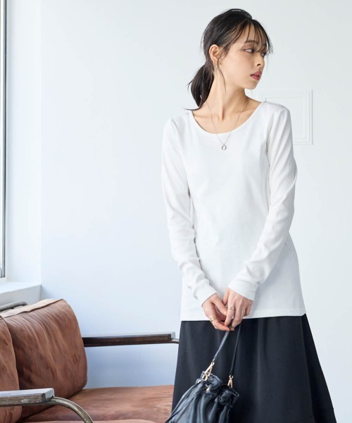 SMILE LAND（スマイルランド）の「＜大きいサイズ＞UVカット綿１００％フライス素材クルーネックＴシャツ（Tシャツ/カットソー・レディース・ネイビー/グレイッシュベージュ/ブラック/オフホワイト/ライム/チャコールグレー/ブラウン・4L/3L/L/5L/LL）」の16枚目の写真