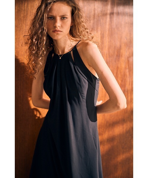 エステラケー　フロントカットアウトオープンバックドレス Josette Dress フロントカットアウトオープンバックドレス