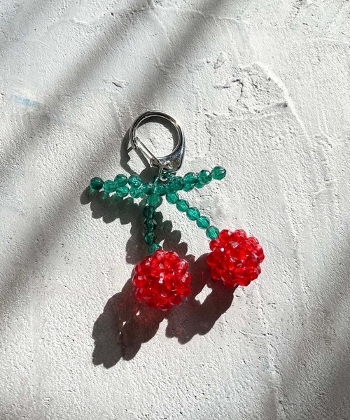 Me%（ミィパーセント）の「ビーズサクランボキーチャーム 308671（キーホルダー・レディース・レッド/イエロー/ブラック/ピンク・FREE）」の4枚目の写真