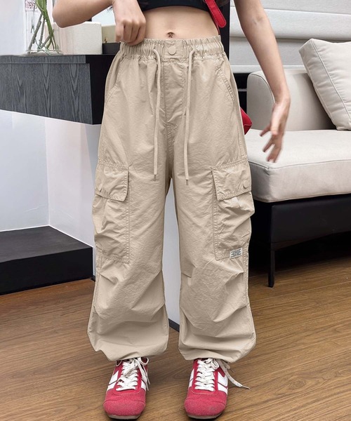 aimoha（アイモハ）の「【aimoha KIDS】ドロストカーゴパンツ（カーゴパンツ・キッズ・ベージュ/グリーン/ライトグレー/ブラック/ピンク・130/120/110/150/140）」の3枚目の写真