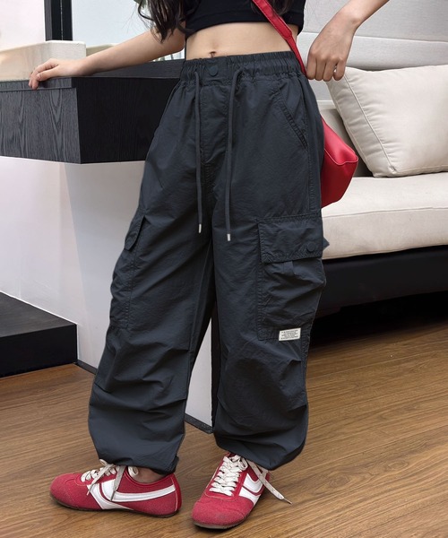 aimoha（アイモハ）の「【aimoha KIDS】ドロストカーゴパンツ（カーゴパンツ・キッズ・ベージュ/グリーン/ライトグレー/ブラック/ピンク・130/120/110/150/140）」の2枚目の写真