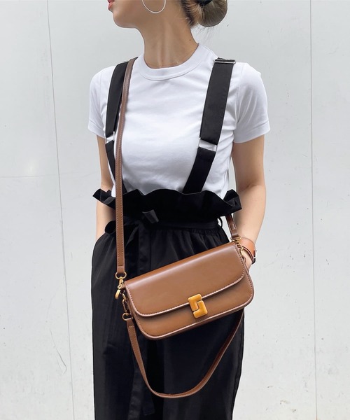 ISOOK（アイスー）の「2wayショルダーバッグ(comochi select)/ハンドバッグ 斜め掛け マグネットボタン フェイクレザー 合皮 黒 茶色 ブラック ブラウン（ハンドバッグ・レディース・ブラウン/ブラック・FREE）」の5枚目の写真