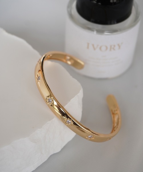 ammy.（エイミードット）の「【 ammy. / エイミードット 】 ジルコニア カフ バングル（バングル/リストバンド・レディース・シルバー/ゴールド・FREE）」の2枚目の写真