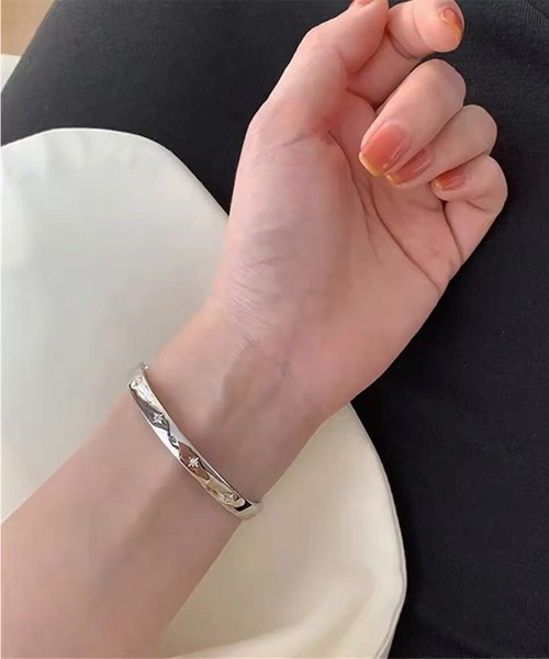 ammy.（エイミードット）の「【 ammy. / エイミードット 】 ジルコニア カフ バングル（バングル/リストバンド・レディース・シルバー/ゴールド・FREE）」の7枚目の写真