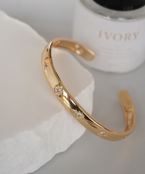 ammy.（エイミードット）の「【 ammy. / エイミードット 】 ジルコニア カフ バングル（バングル/リストバンド・レディース・シルバー/ゴールド・FREE）」の4枚目の写真