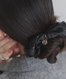 ECLAM（クラム）の「チャームデザインラインストーンシュシュ（シュシュ）」