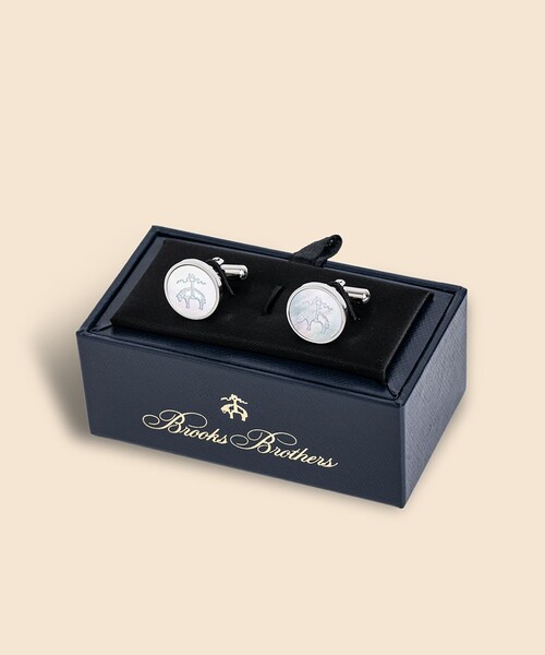 BROOKS BROTHERS（ブルックスブラザーズ）の「GFロゴ マザーオブパール カフリンクス（カフリンクス・メンズ・シルバー・ONE SIZE）」の2枚目の写真
