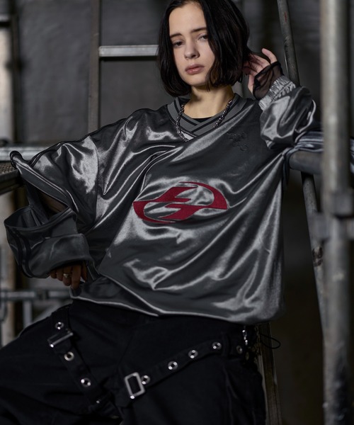 ERAR（エラー）の「【ERAR】ジップアーム3wayプルオーバーハイギミック