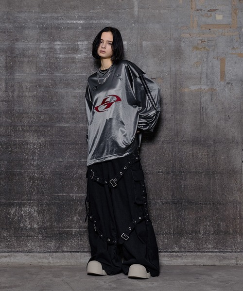 ERAR（エラー）の「【ERAR】ジップアーム3wayプルオーバーハイギミック