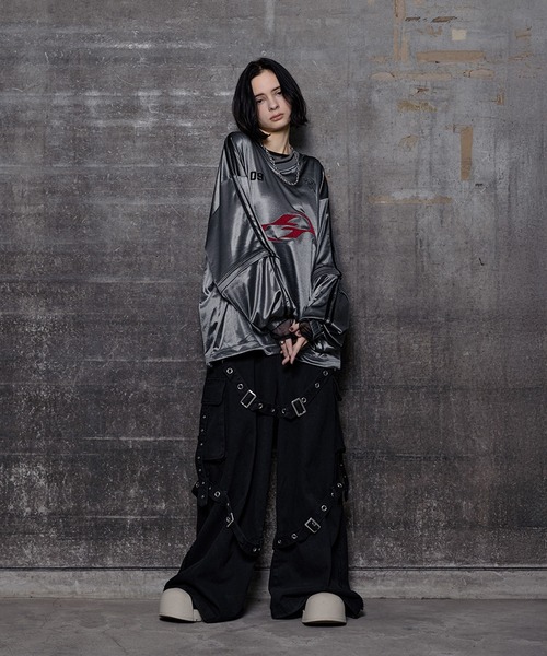 ERAR（エラー）の「【ERAR】ジップアーム3wayプルオーバーハイギミック