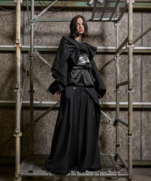 ERAR（エラー）の「【ERAR】ジップアーム3wayプルオーバーハイギミック