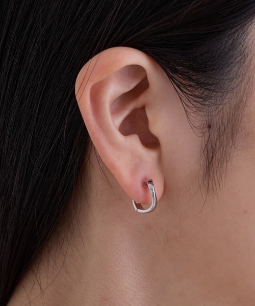 CALIN STANDARD(カリンスタンダード)の「◆金属アレルギー対応◆◆made in japan◆【片手でスムースワンタッチ】カーブライン スムースクリスタルピアス(ピアス(両耳用)・レディース・ゴールド/シルバー・FREE)」の1枚目の写真