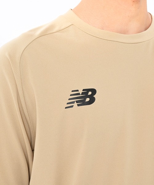 NEW BALANCE(ニューバランス)の「Black Out メッシュニットショートスリーブTシャツ(Tシャツ/カットソー・メンズ・ベージュ・LARGE/MEDIUM/SMALL)」の4枚目の写真