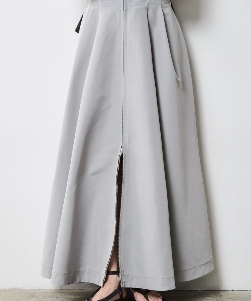 CHIC STYLE（シックスタイル）の「キャミソールマキシワンピース＜大きいサイズ有＞シックスタイル（ワンピース・レディース・ブラック/グレー・M/L/LL/3L/4L/5L）」の21枚目の写真