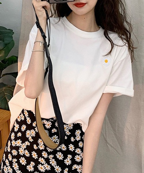Lace Ladies（レースレディース）の「フラワー 刺繍 クルーネック 半袖 Tシャツ（Tシャツ/カットソー・レディース・ブラック/ブルー/パープル/ホワイト・M/XL）」の2枚目の写真
