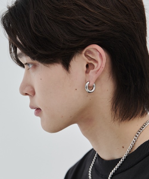 WYZ surgical stainless（ダブリューワイジィーサージカルステンレス）の「【 金属アレルギー対応 】リングフープピアス サージカルステンレス 直径2cm（ピアス（両耳用）・メンズ・ゴールド/ブラック/シルバー・FREE）」の7枚目の写真