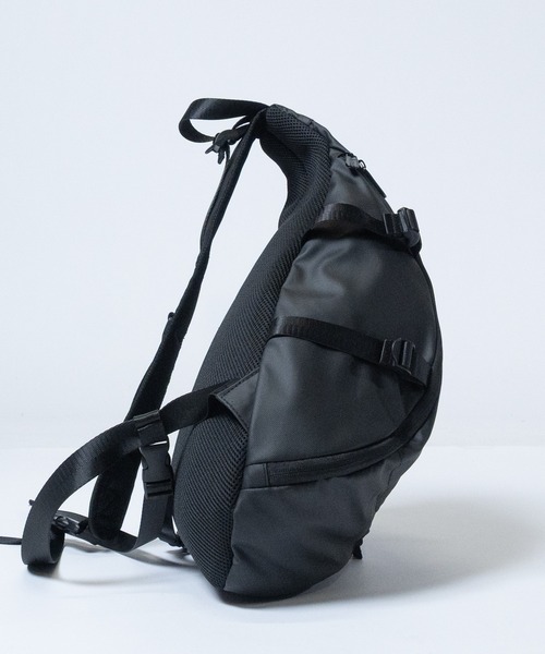 GERRY(ジェリー)の「【Y】〔GERRY/ジェリ-〕撥水加工 スリングバッグ(メッセンジャーバッグ・メンズ・ブラック/チャコールグレー・FREE)」の5枚目の写真