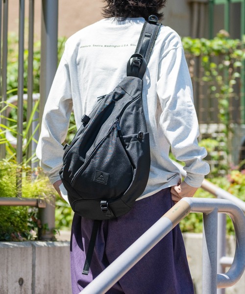 GERRY(ジェリー)の「【Y】〔GERRY/ジェリ-〕撥水加工 スリングバッグ(メッセンジャーバッグ・メンズ・ブラック/チャコールグレー・FREE)」の13枚目の写真