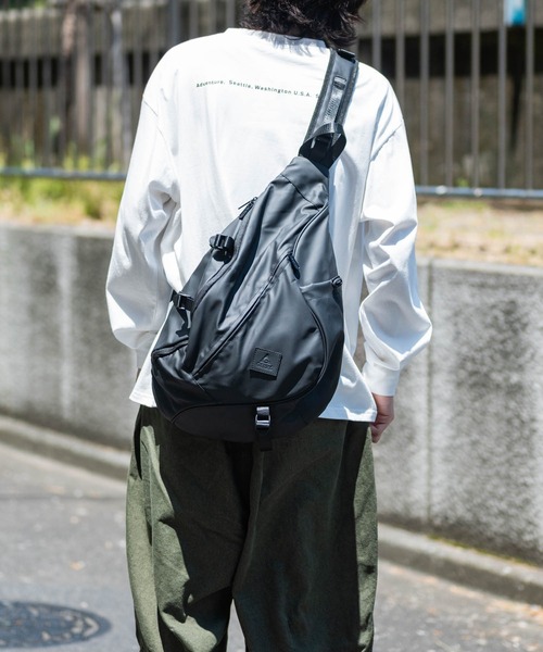 GERRY(ジェリー)の「【Y】〔GERRY/ジェリ-〕撥水加工 スリングバッグ(メッセンジャーバッグ・メンズ・ブラック/チャコールグレー・FREE)」の15枚目の写真