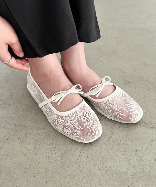 MYMOOD.(マイムード)の「シースルーバレリーナシューズ シアー 刺繍 ビジュー フラットパンプス リボンパンプス(パンプス・レディース・ブラック/アイボリー/ピンク・23.5cm/24.5cm)」の4枚目の写真