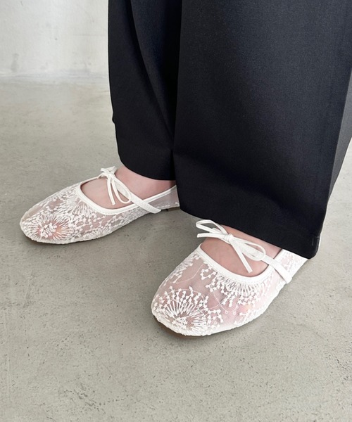 MYMOOD.(マイムード)の「シースルーバレリーナシューズ シアー 刺繍 ビジュー フラットパンプス リボンパンプス(パンプス・レディース・ブラック/アイボリー/ピンク・23.5cm/24.5cm)」の7枚目の写真