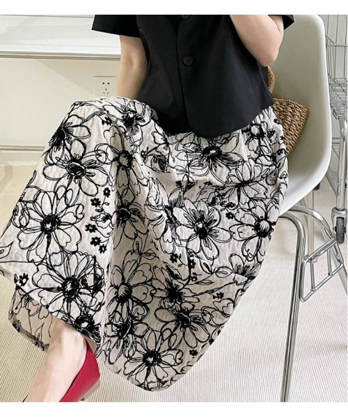 FAVORITO(ファヴォリート)の「刺繍スカート(スカート・レディース・ブラック・L/M)」の3枚目の写真