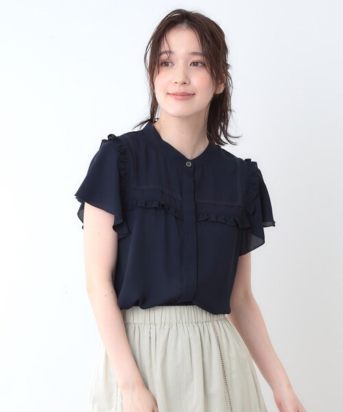 LAURA ASHLEY(ローラアシュレイ)の「【ミニフリル/比翼前立】 デザインブラウス(シャツ/ブラウス・レディース・オフホワイト/ネイビー・40/38)」の2枚目の写真