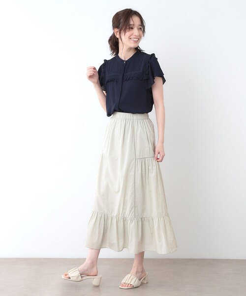 LAURA ASHLEY(ローラアシュレイ)の「【ミニフリル/比翼前立】 デザインブラウス(シャツ/ブラウス・レディース・オフホワイト/ネイビー・40/38)」の8枚目の写真