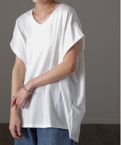 HUG.U(ハグユー)の「「二の腕神隠し」Tシャツ <選べるネック>(Tシャツ/カットソー・レディース・グリーン系その他/グリーン系その他2/オレンジ/ブルー/ホワイト/ブラック/オレンジ系その他/オリーブ/グリーン/モカ/ホワイト系その他/ブラウン系その他/ブラック系その他/ブルー系その他・FREE)」の2枚目の写真