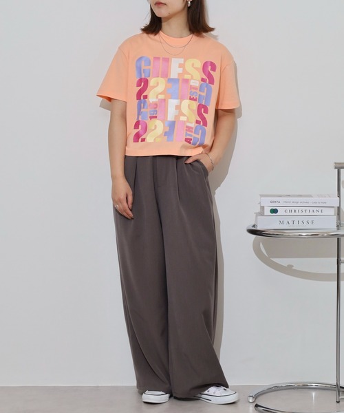 Guess(ゲス)の「GUESS EDWINA CROP TEE Tシャツ(Tシャツ/カットソー・レディース・ピンク/ライトグリーン/オレンジ・S/M)」の21枚目の写真