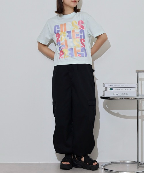Guess(ゲス)の「GUESS EDWINA CROP TEE Tシャツ(Tシャツ/カットソー・レディース・ピンク/ライトグリーン/オレンジ・S/M)」の15枚目の写真