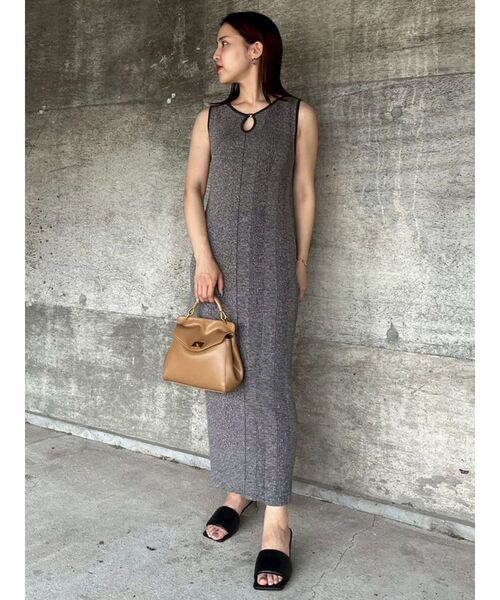 LAGUNAMOON（ラグナムーン）の「メタルボタンデザインニットワンピース（ワンピース・レディース・ベージュ/チャコールグレー/ピンク・MEDIUM/SMALL）」の2枚目の写真