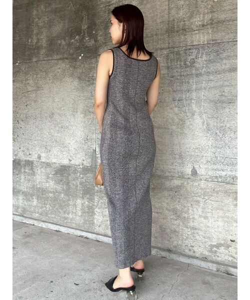 LAGUNAMOON（ラグナムーン）の「メタルボタンデザインニットワンピース（ワンピース・レディース・ベージュ/チャコールグレー/ピンク・MEDIUM/SMALL）」の15枚目の写真