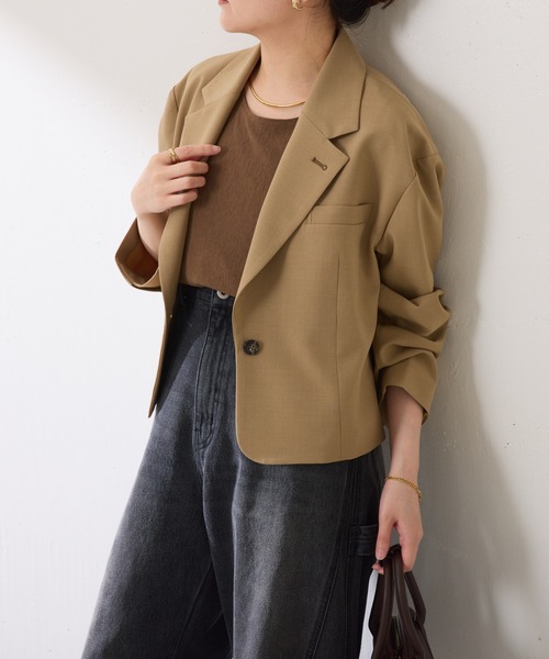 COLLAGE GALLARDAGALANTE(コラージュガリャルダガランテ)の「ショートテーラードジャケット(テーラードジャケット・レディース・ブラウン/ベージュ・FREE)」の1枚目の写真
