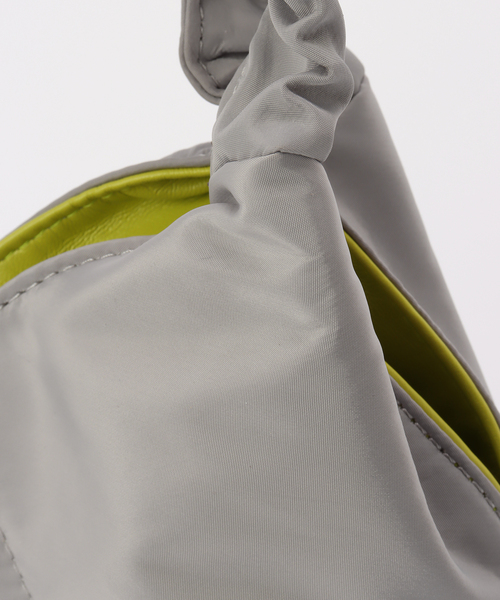 COLDE (コルデ)の「COLDE/コルデ 2WAYキルティングトートバッグ(ショルダーバッグ・レディース・ブラック/チャコールグレー・FREE)」の11枚目の写真