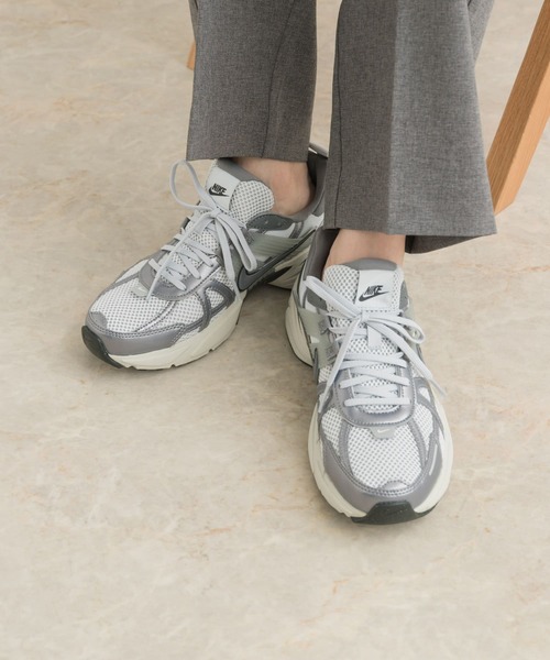 ナイキ NIKE v2k run シルバー スニーカー 25.0 NIKE W V2K RUN 