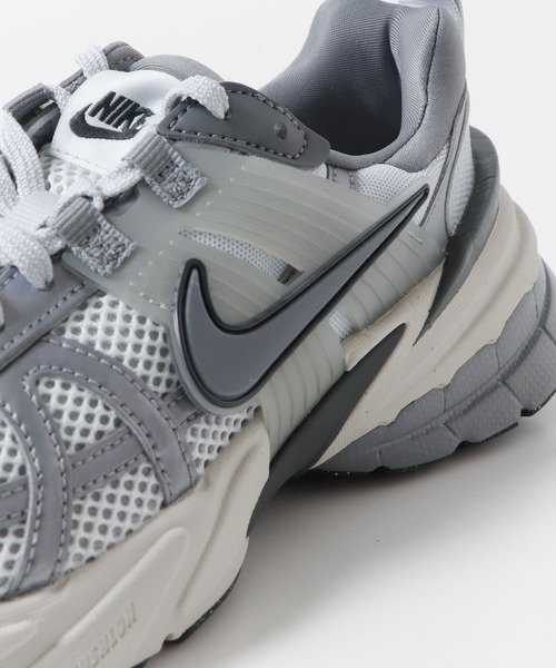 短時間着用/美品）NIKE ナイキ V2Kラン スニーカー　シルバー NIKE/ナイキ】追加V2K Run(Silver)（スニーカー）｜NIKE（ナイキ