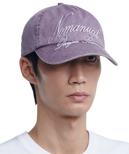 NOMANUAL（NOMANUAL）の「「NOMANUAL /ノーマニュアル」CURSIVE LOGO BALL CAP（キャップ・メンズ・チャコールグレー/ライトパープル・FREE）」の2枚目の写真