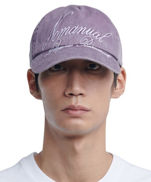NOMANUAL（NOMANUAL）の「「NOMANUAL /ノーマニュアル」CURSIVE LOGO BALL CAP（キャップ・メンズ・チャコールグレー/ライトパープル・FREE）」の6枚目の写真