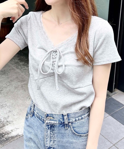INGNI(イング)の「レース付フロントギャザーリボンリブトップス(Tシャツ/カットソー・レディース・オフホワイト/グレー/ホワイト×ブラック/ブラック・M)」の1枚目の写真