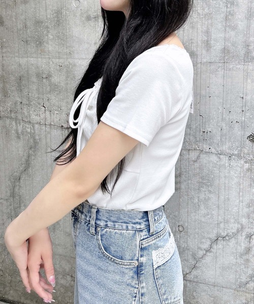 INGNI(イング)の「レース付フロントギャザーリボンリブトップス(Tシャツ/カットソー・レディース・オフホワイト/グレー/ホワイト×ブラック/ブラック・M)」の7枚目の写真