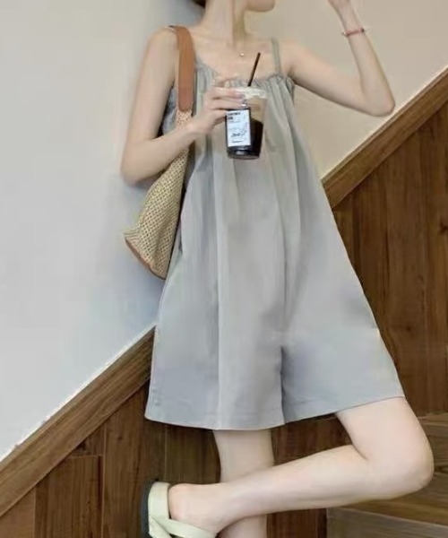 gossip!ロサンゼルス(ゴシップロサンゼルス)の「バックリボンキャミソール ワイドサロペット(パンツドレス・レディース・ブラック/ベージュ・FREE)」の1枚目の写真