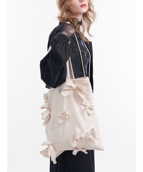 jouetie（ジュエティ）の「ベロアリボントートバッグ A4サイズ（トートバッグ・レディース・ブラック/レッド/オフホワイト/ピンク/ブルー・FREE）」の2枚目の写真