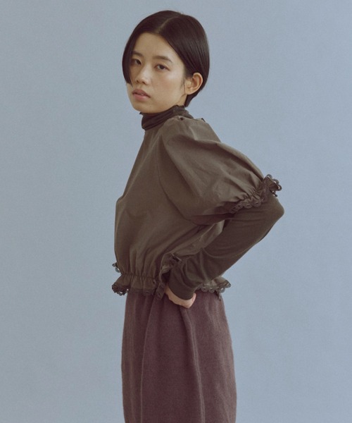 EN NEUME（エンノイム）の「Lace Trim Volume Tops（シャツ/ブラウス・レディース・イエロー/ホワイト/ブラック/ブラウン・FREE）」の3枚目の写真
